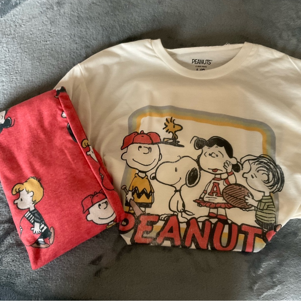 Peanuts Snoopy Pajama Set - shirt and pants size large. New in package